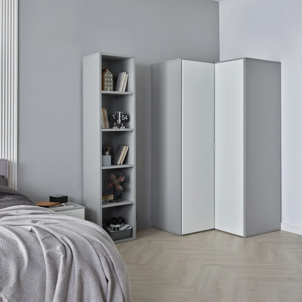 Minimalistyczna sypialnia w odcieniach szarości i bieli.